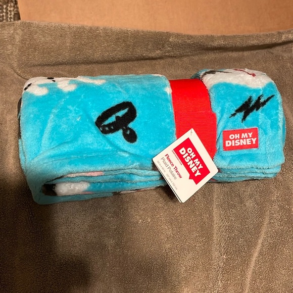 Oh My Disney dog fleece throw blanket 50”+ 60” very soft new still original wrap - Picture 3 of 4